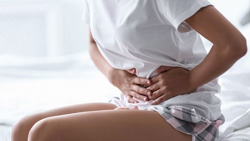 nghệ đen chữa đau bụng do nhiễm lạnh