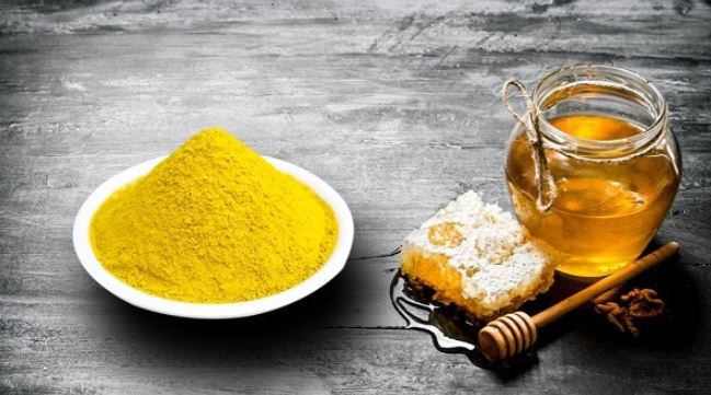 Sử dụng tinh bột nghệ cùng với mật ong