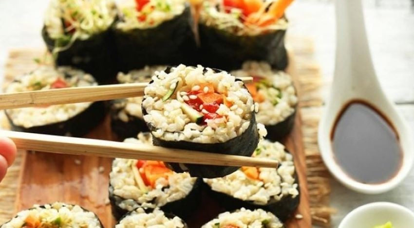 cơm cuộn gạo lứt