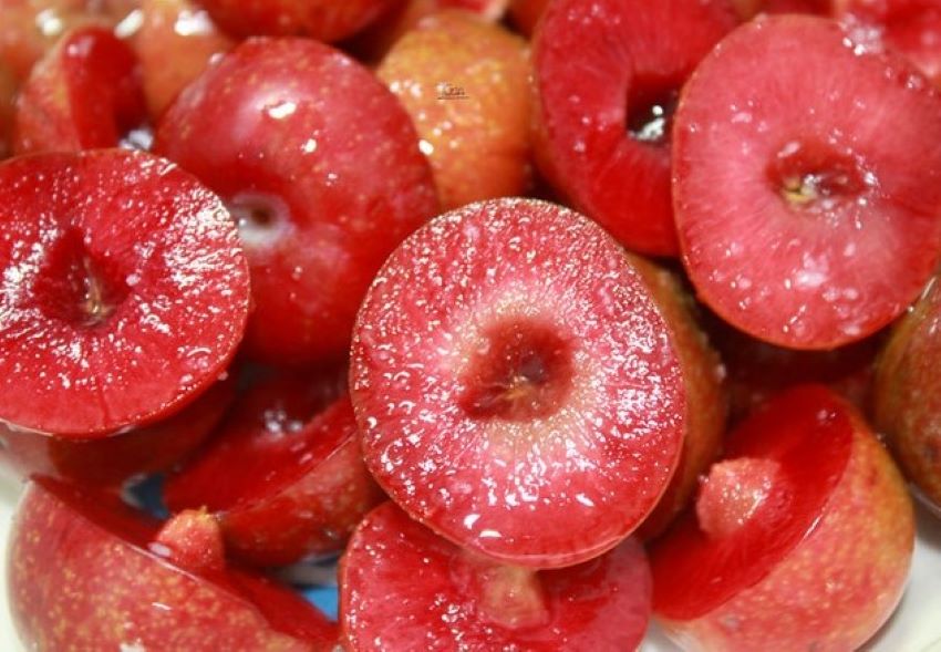 mận lắc muối ớt